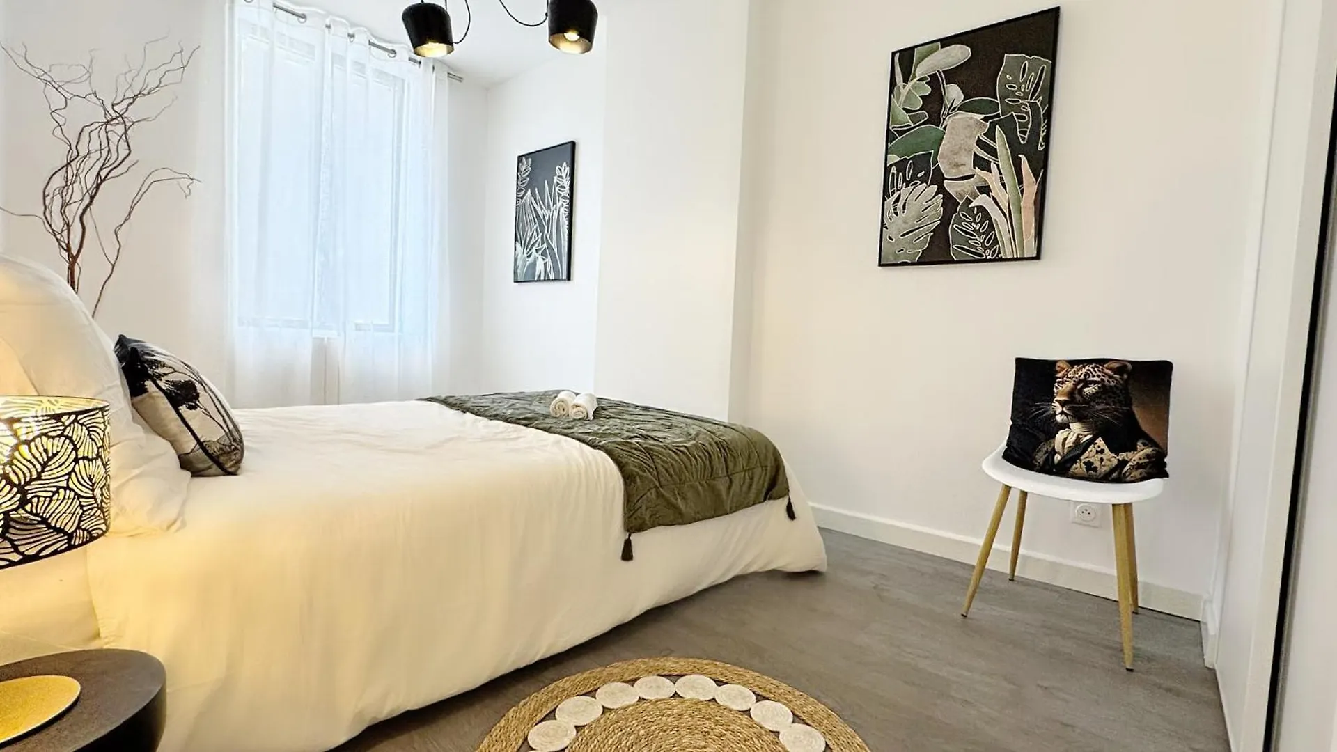 Suite Pompeillant Lyon 0*,